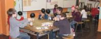 Kinder beim Experimentieren